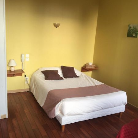 Au Pere Tranquille Hotell Tinchebray-Bocage Eksteriør bilde