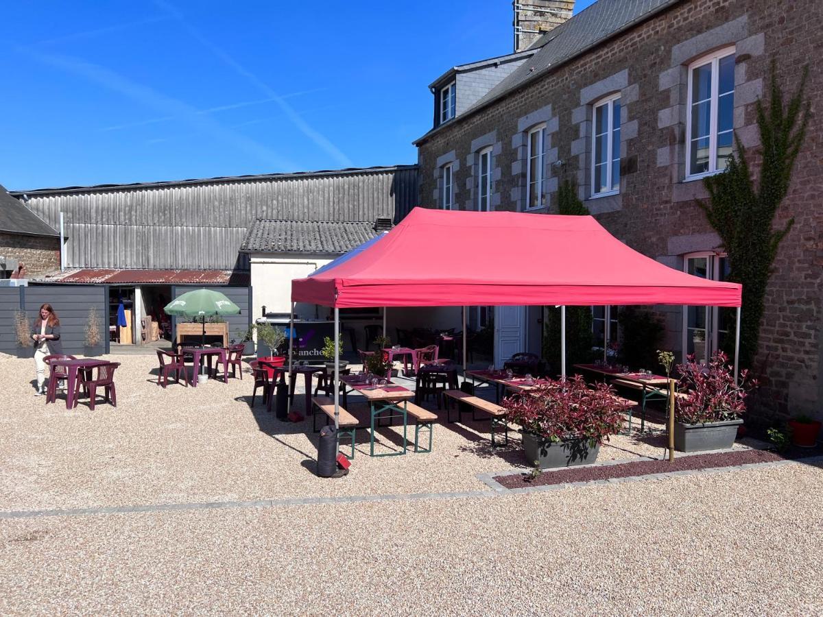 Au Pere Tranquille Hotell Tinchebray-Bocage Eksteriør bilde