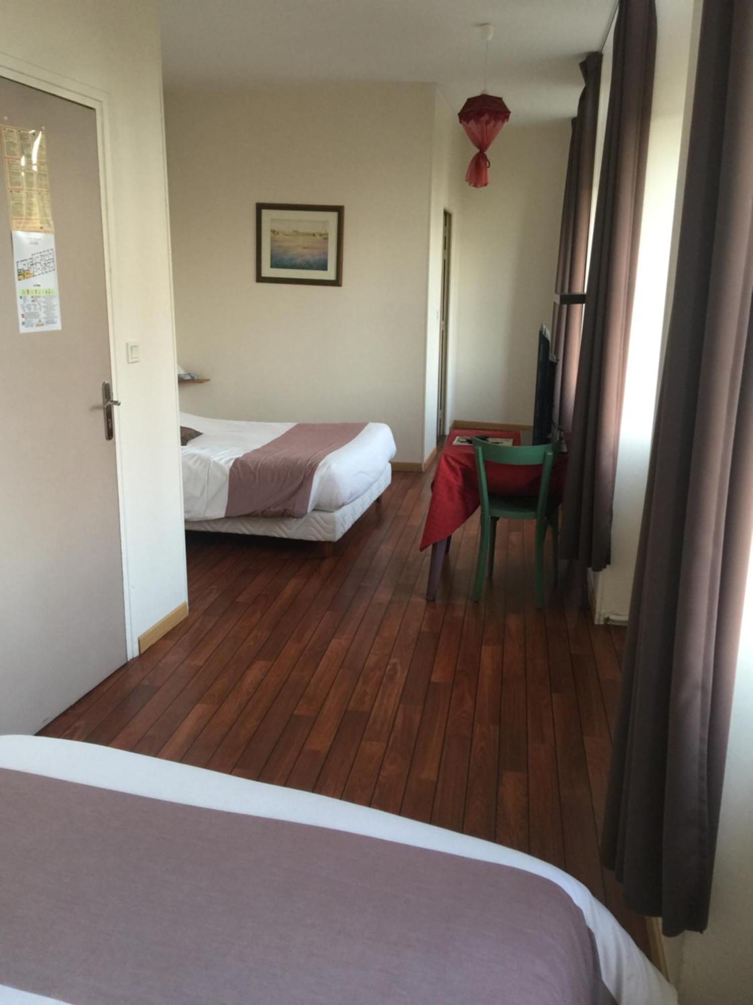 Au Pere Tranquille Hotell Tinchebray-Bocage Eksteriør bilde