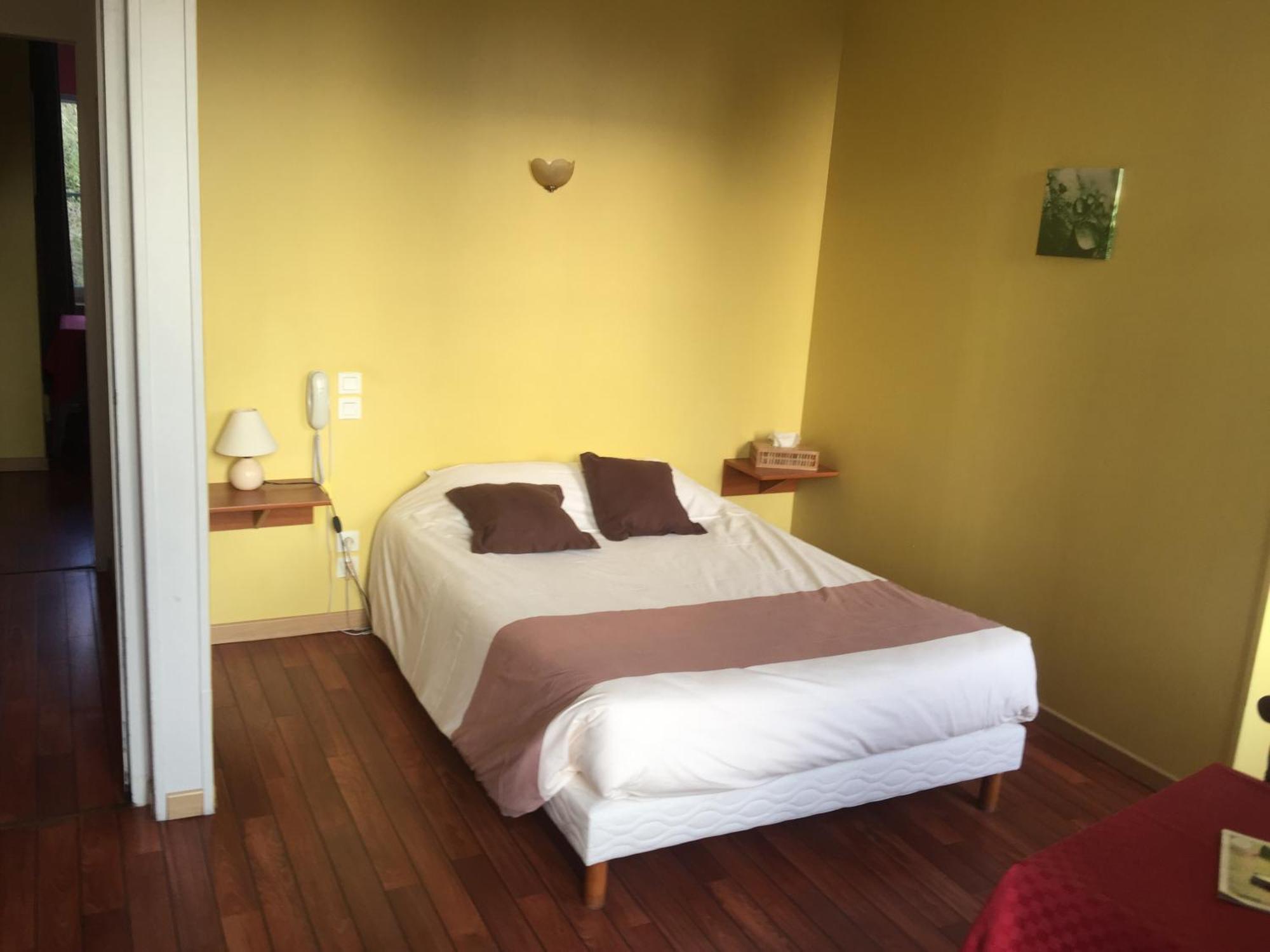 Au Pere Tranquille Hotell Tinchebray-Bocage Eksteriør bilde