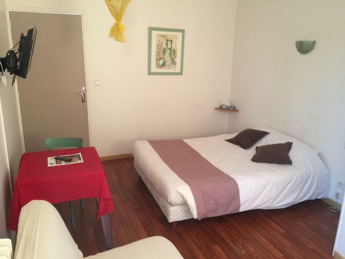 Au Pere Tranquille Hotell Tinchebray-Bocage Eksteriør bilde